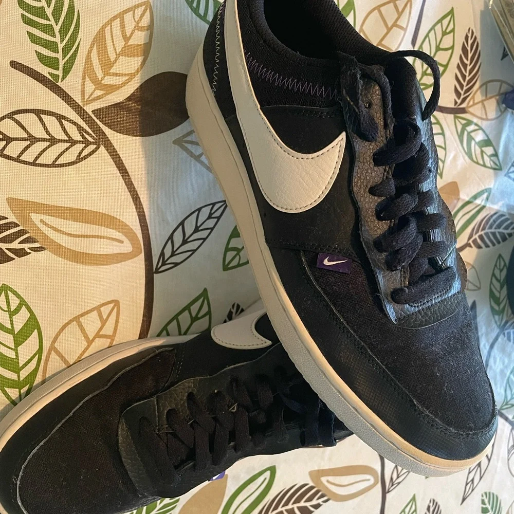 Men’s Nike‎ Court Vision low top sneakers, black with white trim, size 9 US size